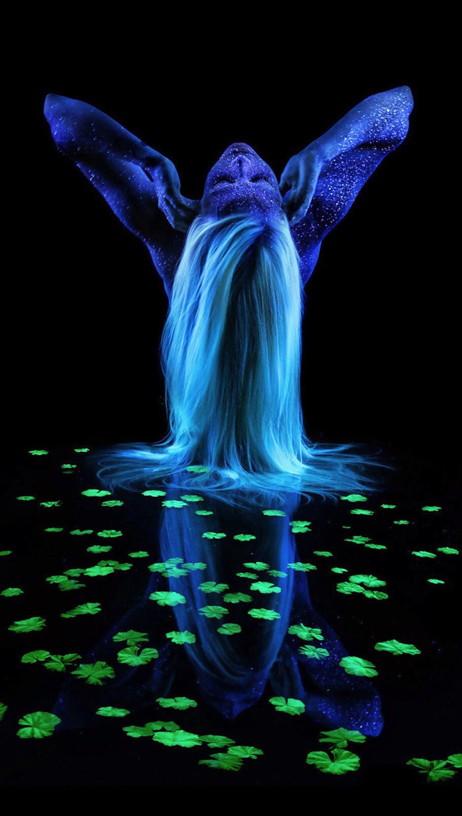 Arafed woman with long hair and glowing blue hair in the dark (abstract, amazing, girl, naqvi, wallpaper)