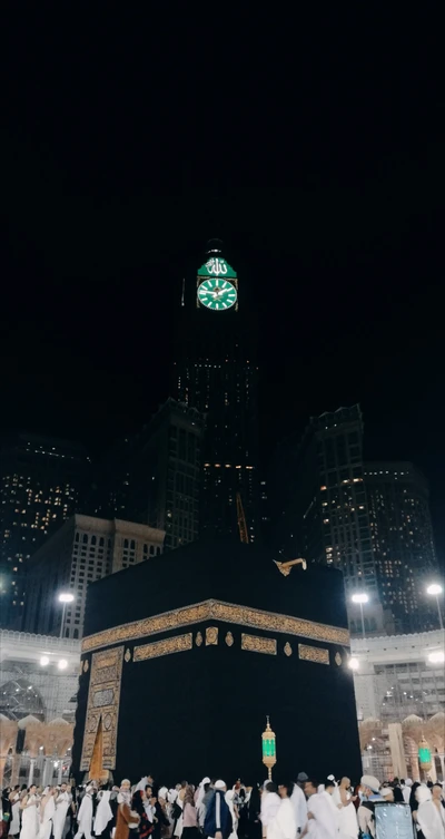 Grande Mosquée de La Mecque la nuit avec la Kaaba et la tour