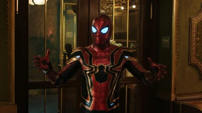 Spider-Man im Iron Spider-Anzug bereit für Action