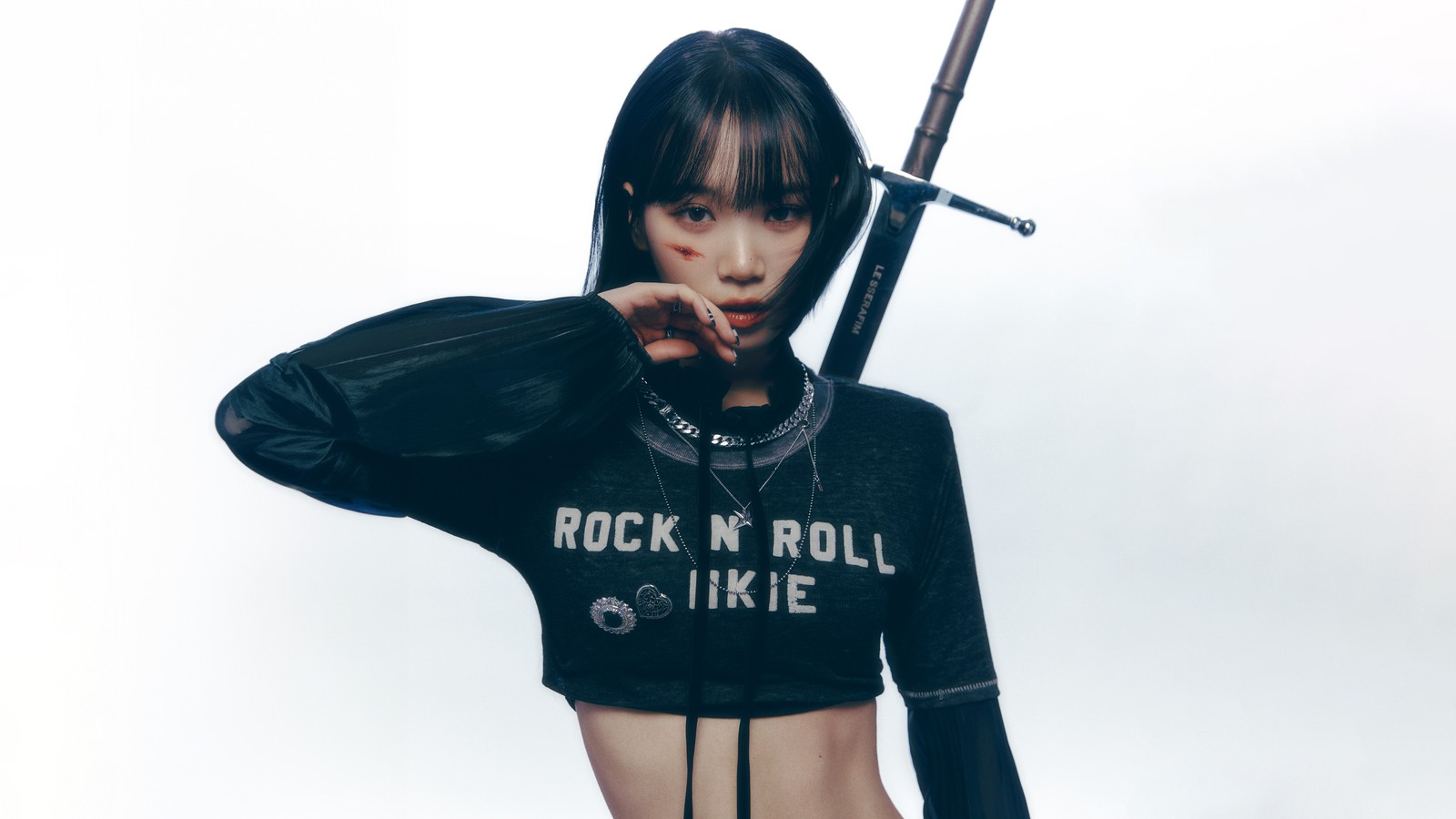 Arafed woman with a sword and a black shirt (kim chaewon, le sserafim, k pop singer, 5k, 8k)