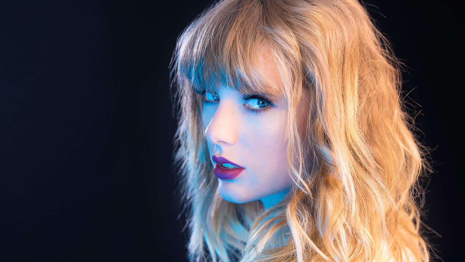 Photo parfumée d'une femme avec de longs cheveux blonds et des yeux bleus (taylor swift, célébrité, chanteur, femmes, filles)