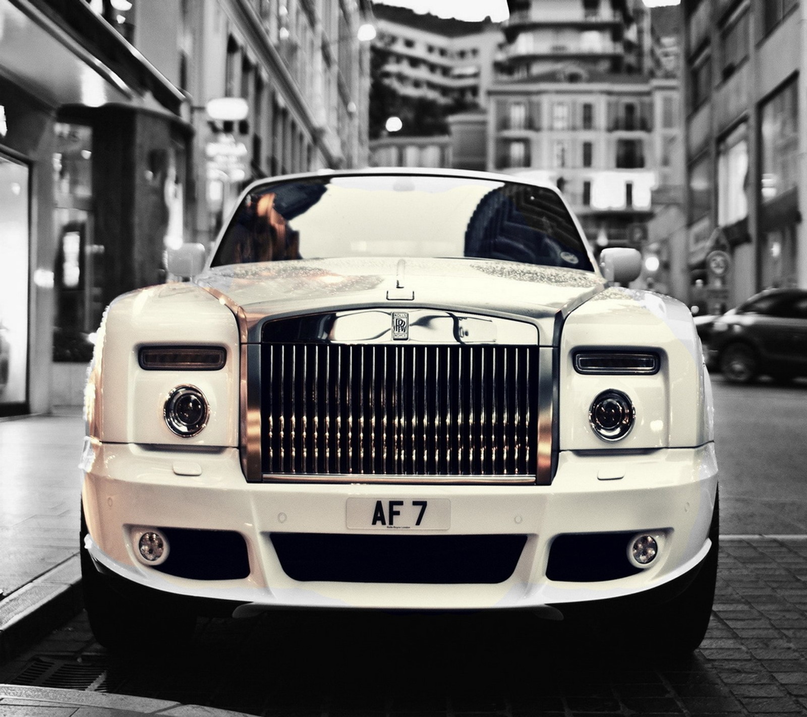 Arafed white rolls royce car parked on a city street (car, cool, fast, new, rolls royce)