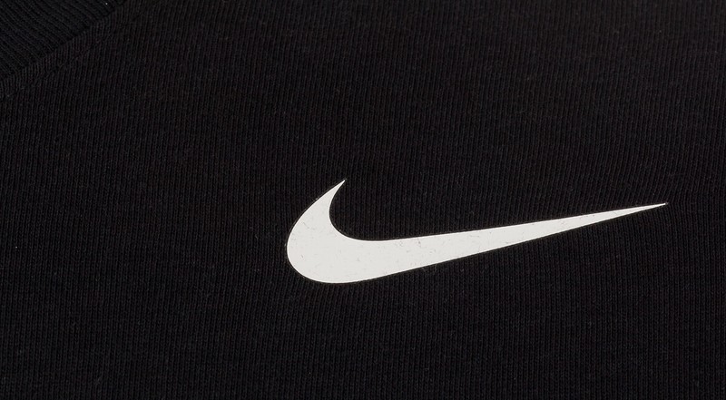 Свитшот nike с белым логотипом на груди (логотип, символ, графика, бренд, шрифт)