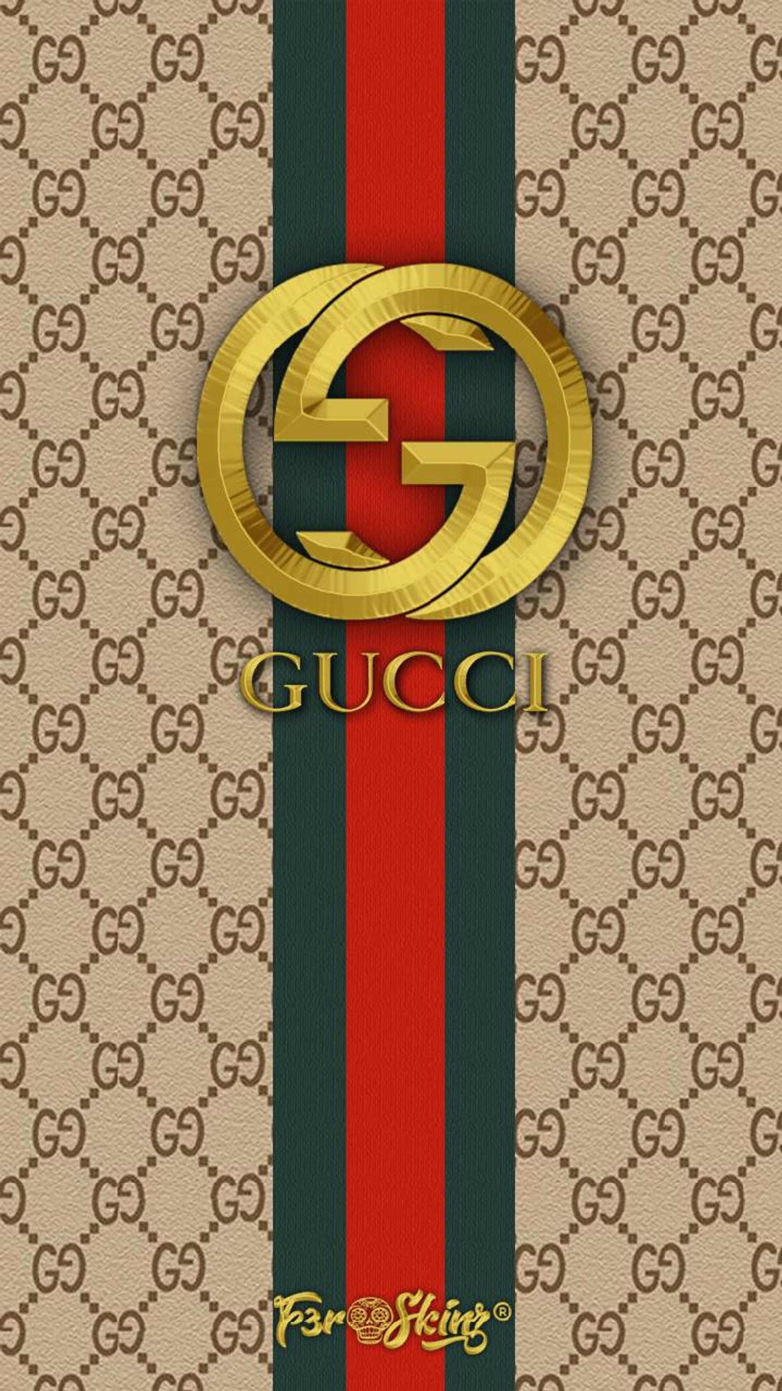 Primer plano de un logotipo de gucci dorado sobre un fondo a rayas beige y verde (logotipo)