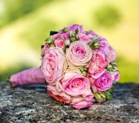 Bouquet de mariée de roses roses