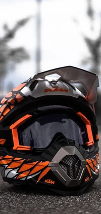 Capacete de motocross KTM estiloso com design ousado