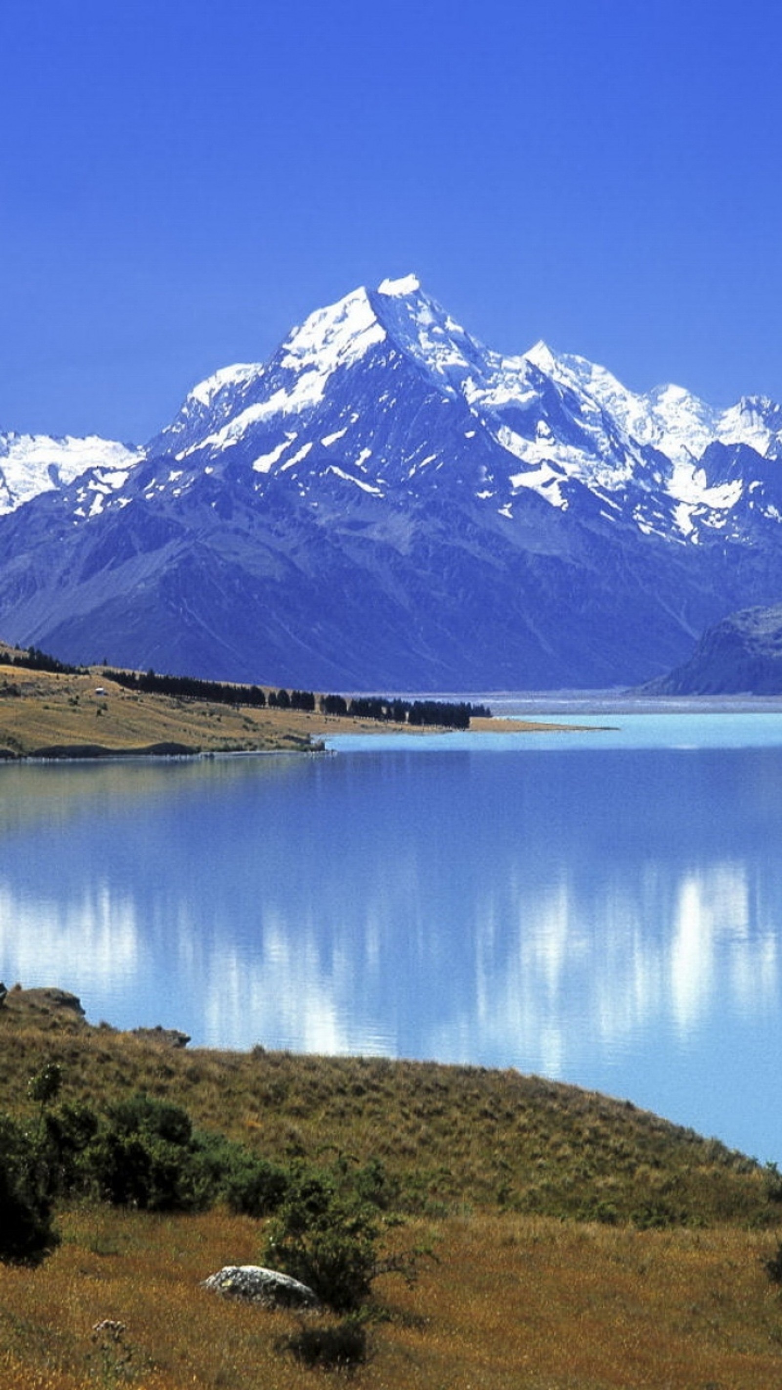 As montanhas estão ao fundo (fundo, bonito, beautiful lake, hd, lago)