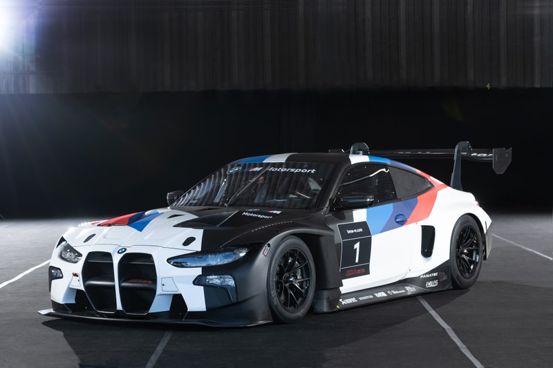 Новый гоночный автомобиль bmw готов к гонке в темноте (bmw m4 gt3, гоночные машины, 2021, 5k, 8k)