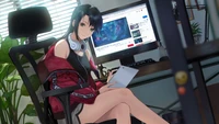 Anime-Mädchen in einem gemütlichen Arbeitsplatz, mit Kopfhörern und einem Tablet, während im Hintergrund ein Computer mit bunten Grafiken angezeigt wird.