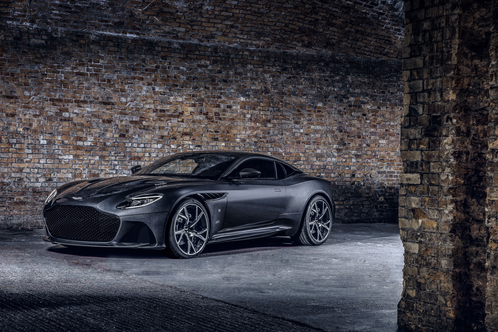 O aston gt é um carro esportivo elegante e moderno (aston martin dbs superleggera, 5k, edição 007, 2020, carros)