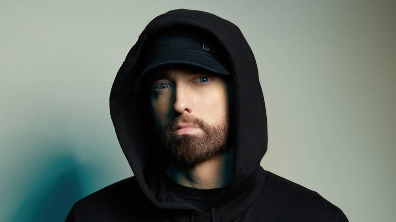 Арабская женщина в черной худи и черной шляпе (эминем, eminem, 5k, американский рэпер, музыка)