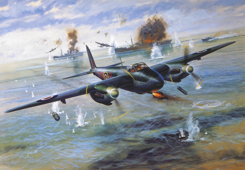 Картина самолета, летящего над водоемом с кораблем на заднем плане (de havilland mosquito, де хавилланд, самолёт, авиация, военный самолёт)