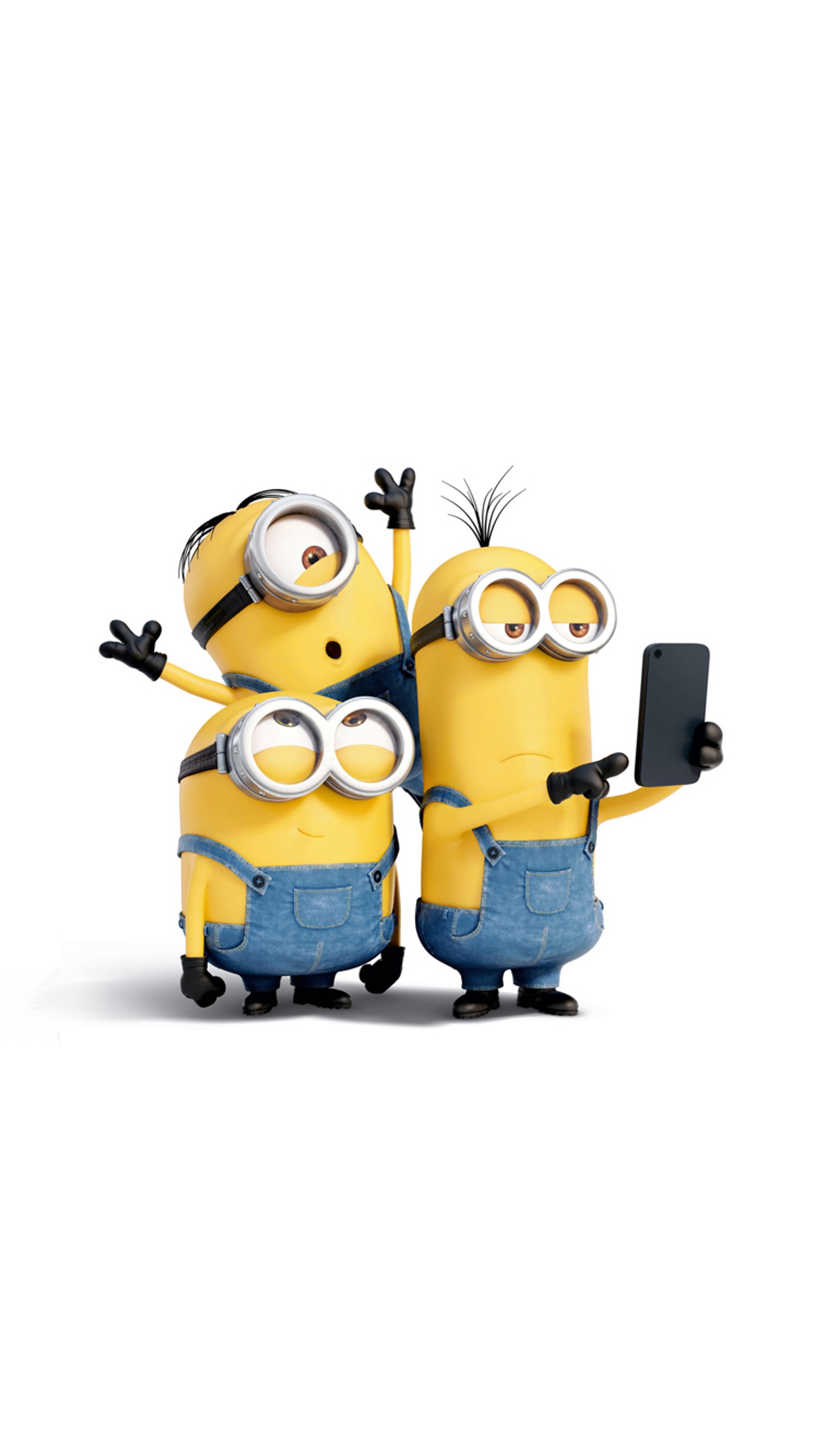 Los minions están de pie uno al lado del otro sosteniendo un teléfono celular (divertido, minions, selfie)