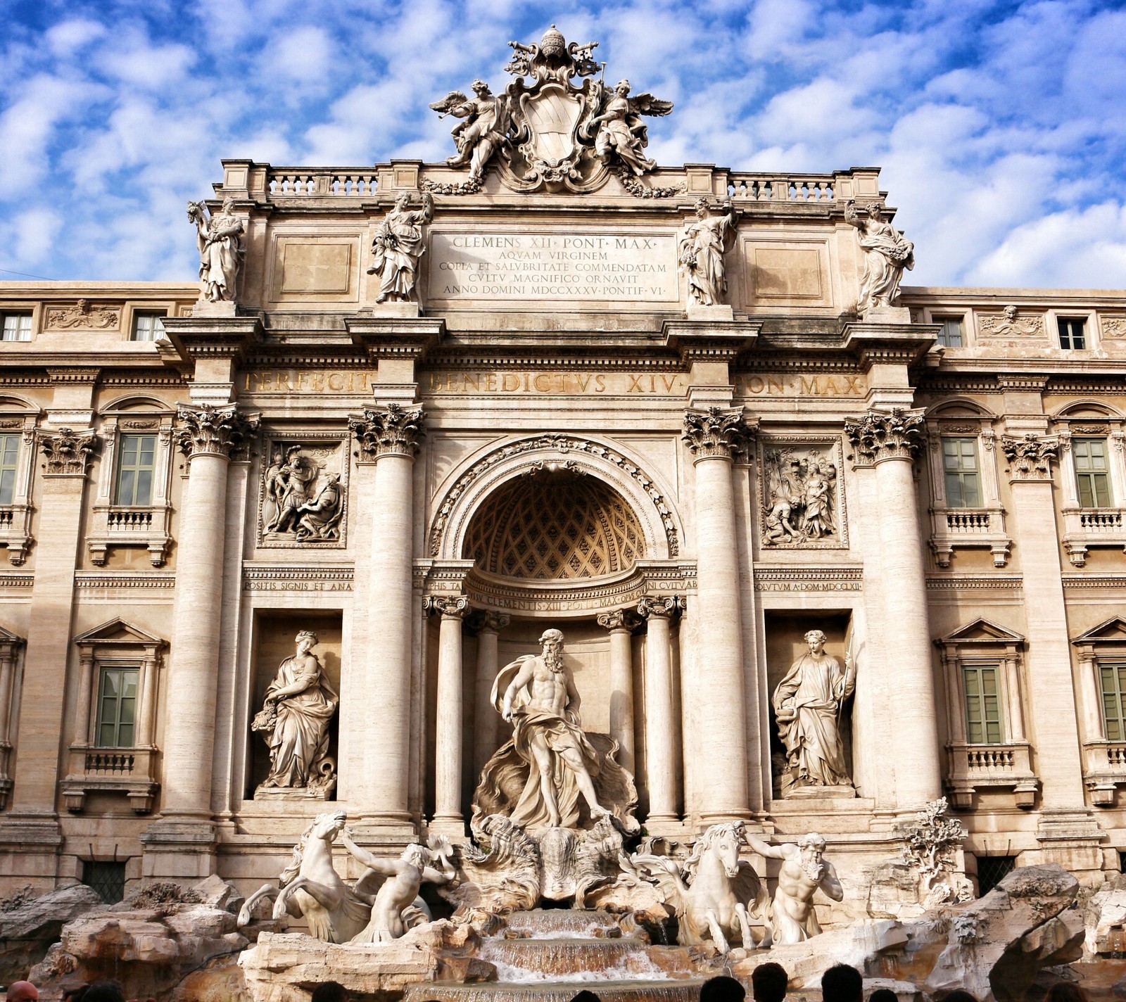 Vista de uma fonte com estátuas em cima (djspyke78, fontana, fontana di trevi, fonte, roma)