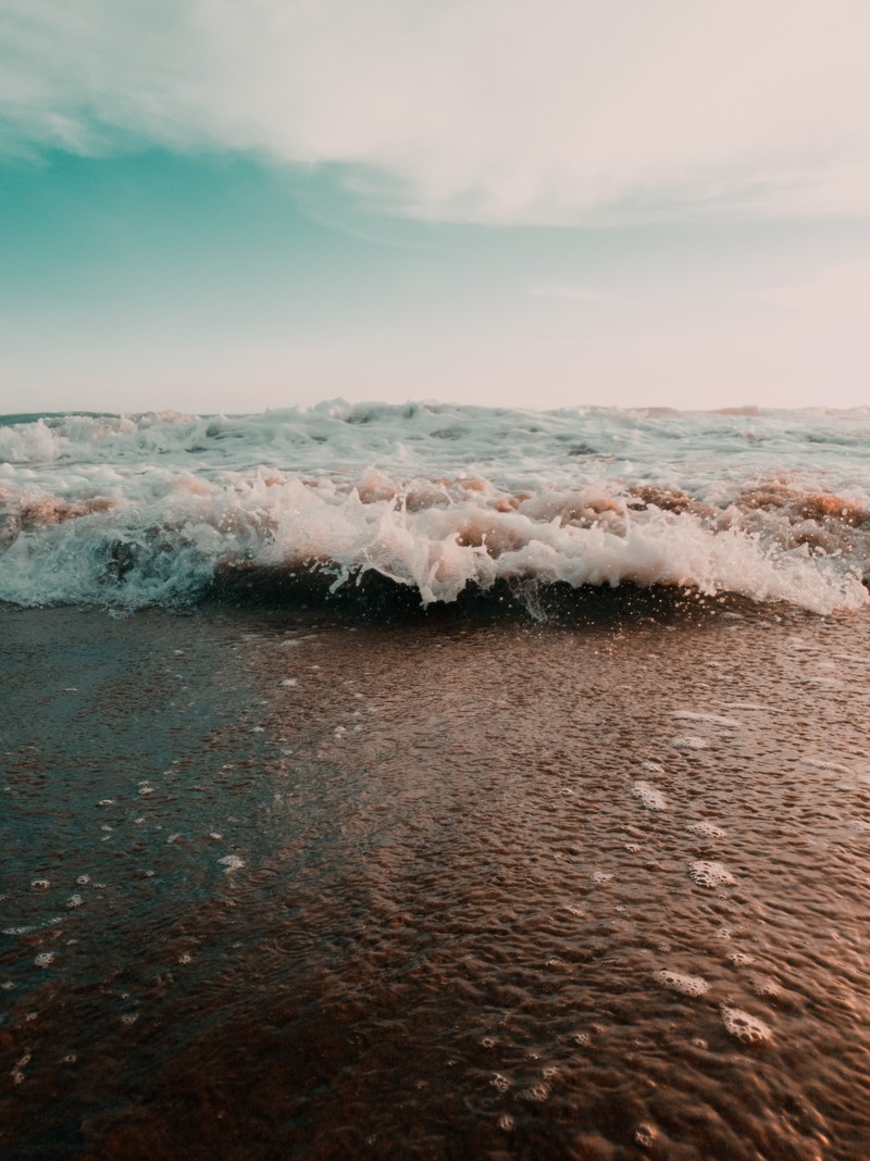 Хвиля, що накочується на берег пляжу (море, волна, океан, вода, волновой ветер)