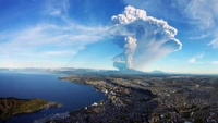 Erupción Majestuosa: Una Nube Cúmulo Formándose Sobre un Horizonte Escénico y un Paisaje Urbano