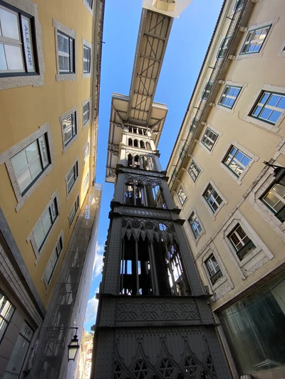 Elevador de Santa Justa: Un hito simétrico de la arquitectura urbana en Lisboa