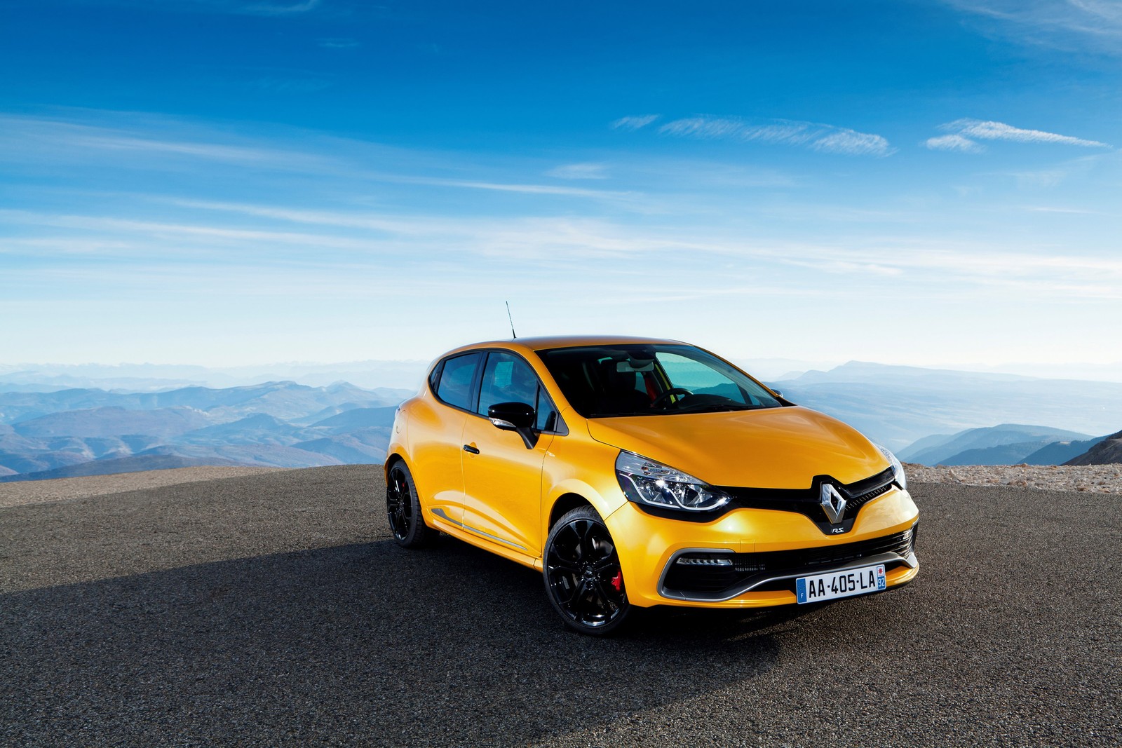 Descargar fondo de pantalla renault, coche, hatchback, amarillo, deporte