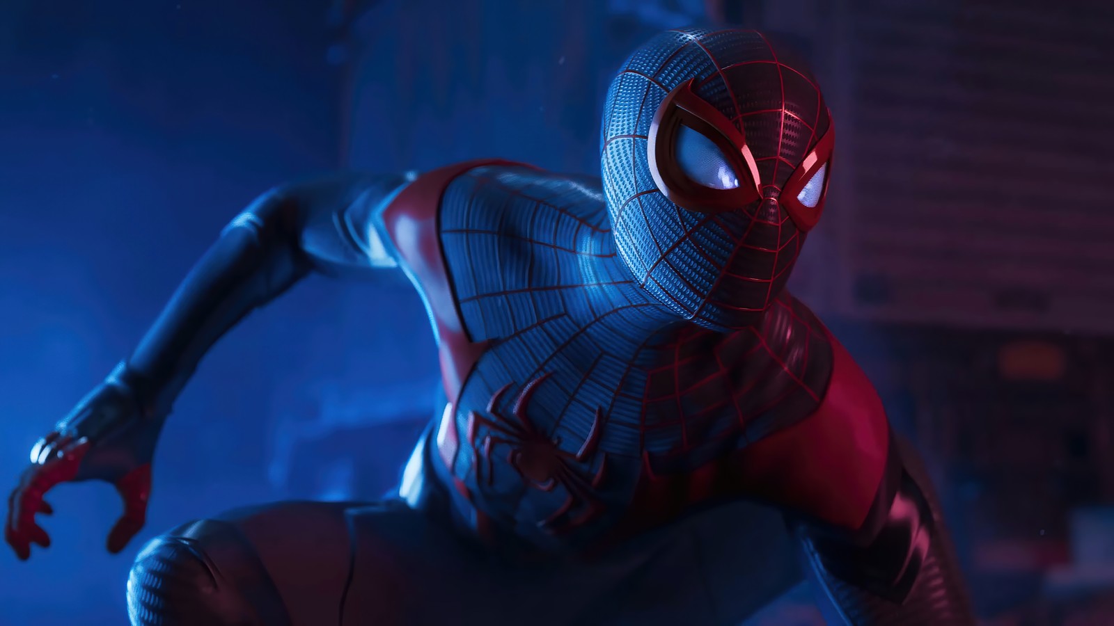 Человек-паук в красном костюме стоит перед зданием (marvels spider man miles morales, инсомниак, playstation 5, видеоигра)