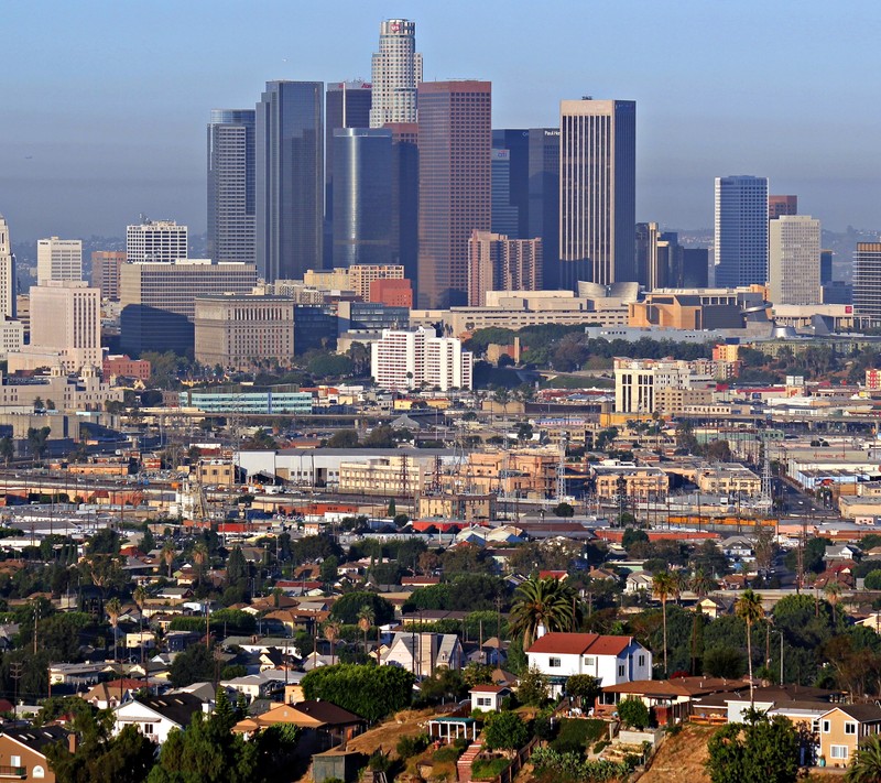 Арабская перспектива города с множеством высоких зданий (кали, cali, калифорния, california, город)