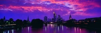 Paysage urbain vibrant au coucher du soleil : un reflet de skyline violet