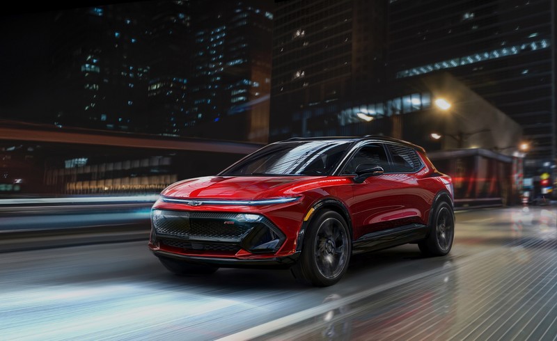 Красный chevrolet blazer 2020, едущий по городским улицам ночью (chevrolet equinox ev rs, электромобили, 2024, 5k, машины)