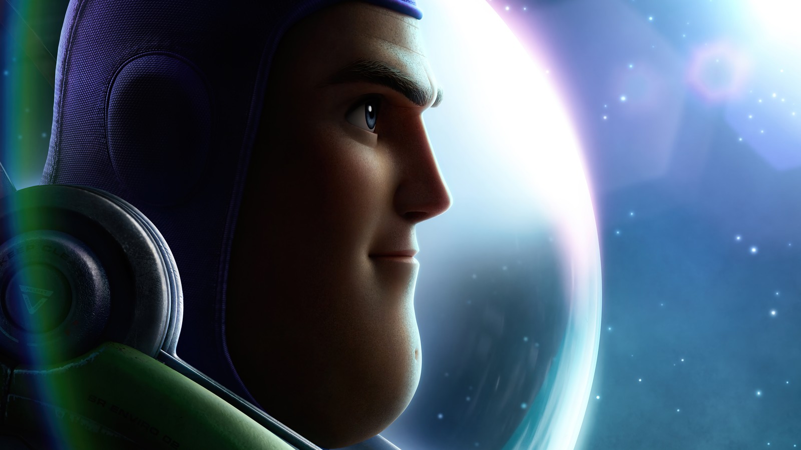 Um close de um homem em um traje espacial com um capacete (ano luz 2022, filme, buzz lightyear, cartaz)