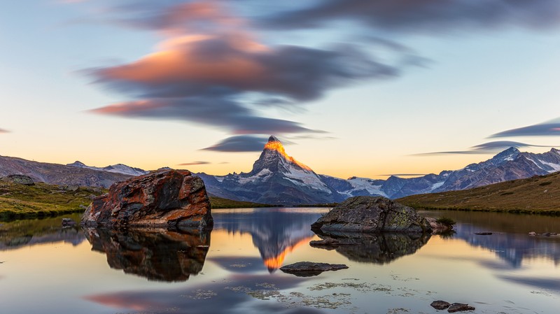 Вид на гору с озером и горой на заднем плане (маттерхорн, matterhorn, озеро, швейцария, штеллизе)