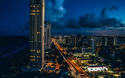 Paysage urbain vibrant au crépuscule : Une ligne d'horizon chargée de gratte-ciels illuminée par la vie urbaine