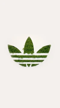 Logo verde de Adidas hecho de hierba