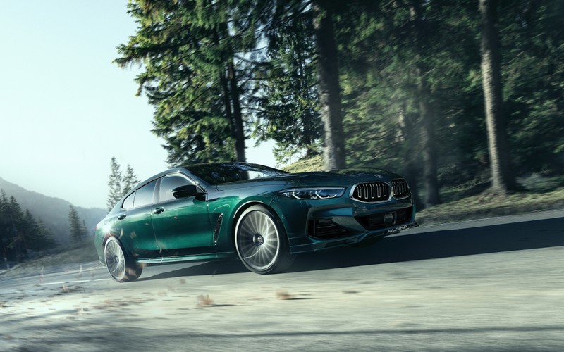 Автомобиль bmw m8 competition, едущий по дороге в горах (bmw alpina b8 гран купе, bmw alpina b8 gran coupé, 2022, 5k, машины)