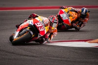 Pilotos da equipe Repsol Honda em ação em uma pista de corrida durante um evento de superbike.