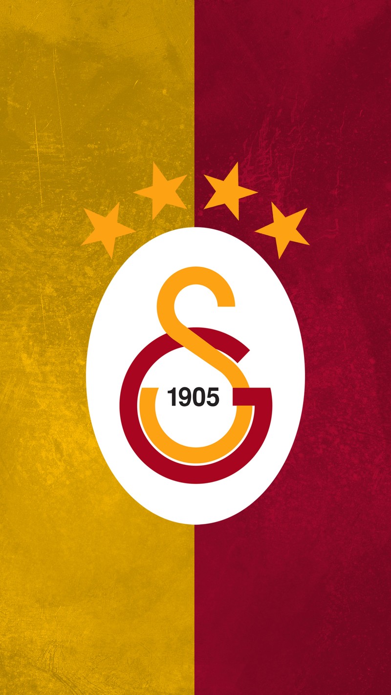 Близкий план логотипа футбольной команды на красно-желтом фоне (galatasaray, gs, йылдыз, yildiz)