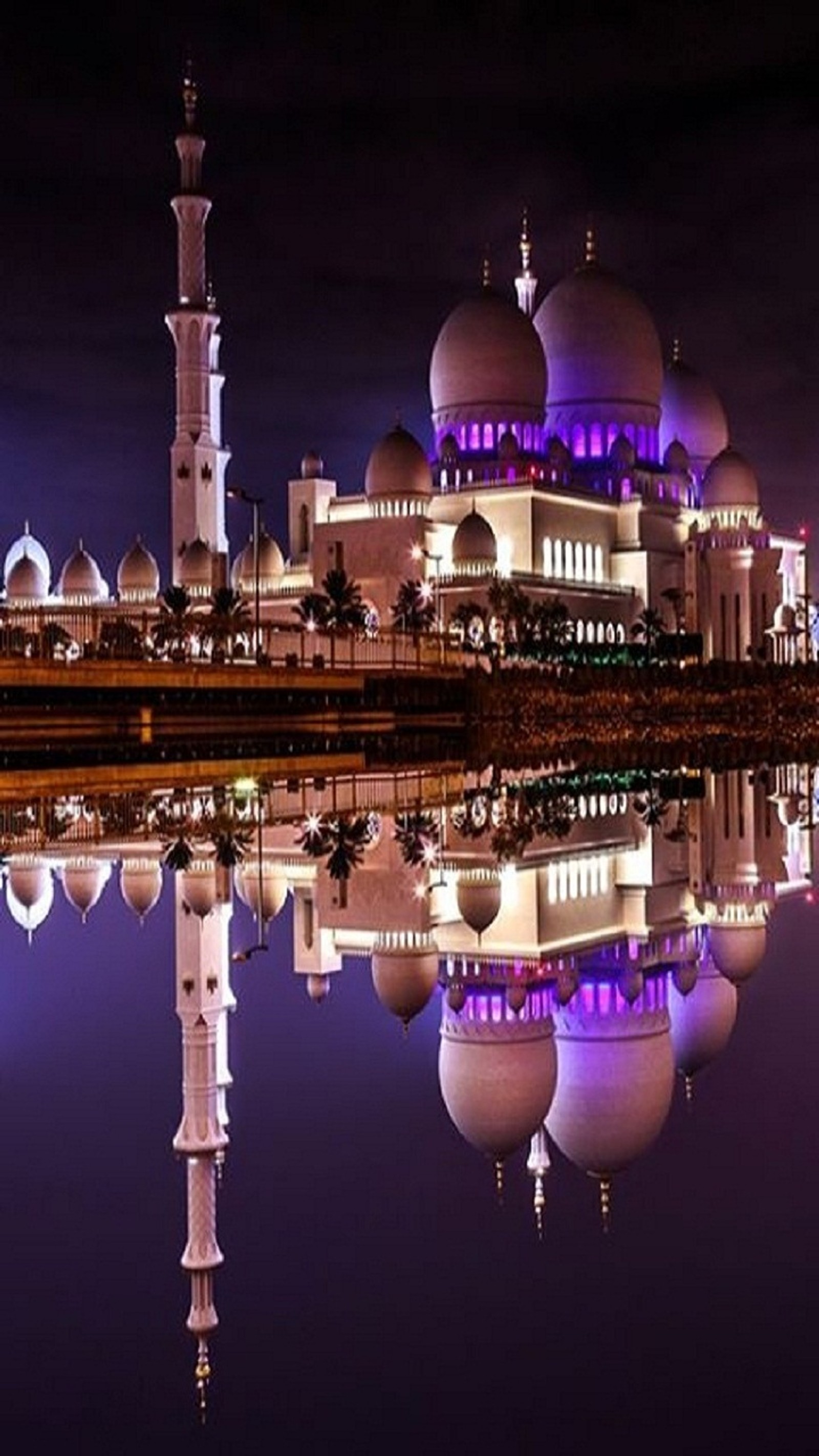 Blick auf ein großes weißes gebäude mit einer blauen kuppel (schön, schöne moschee, schönheit, islam, masjid)