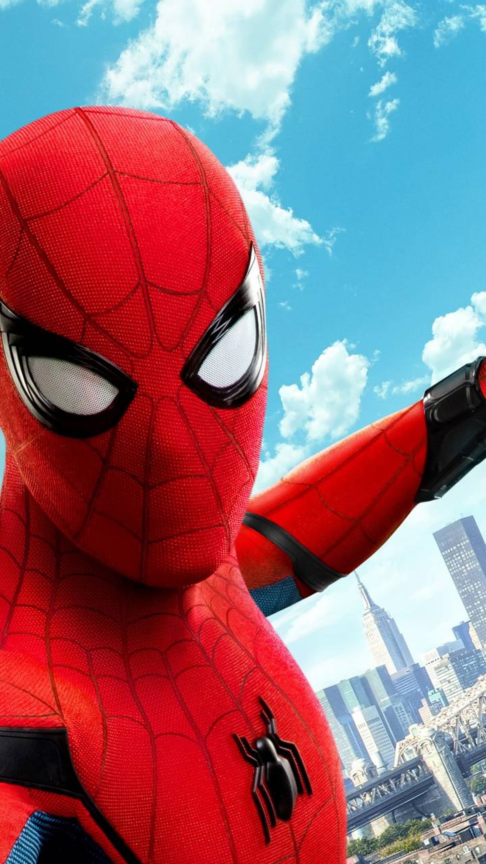 Spider-man en un costume avec une ville en arrière-plan (marvel, spiderman)