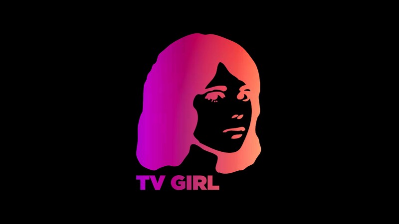 Крупный план человека с розовыми волосами и логотипом tv girl (девушка из тв, 5k, amoled, черный фон, простой)