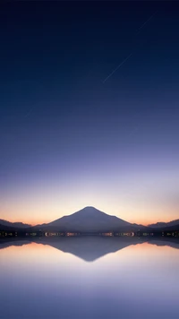 Mountain Reflection at Dusk: A Serene Landscape of Nature's Beauty