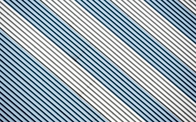 Padrão diagonal simétrico azul e branco em textura de aço