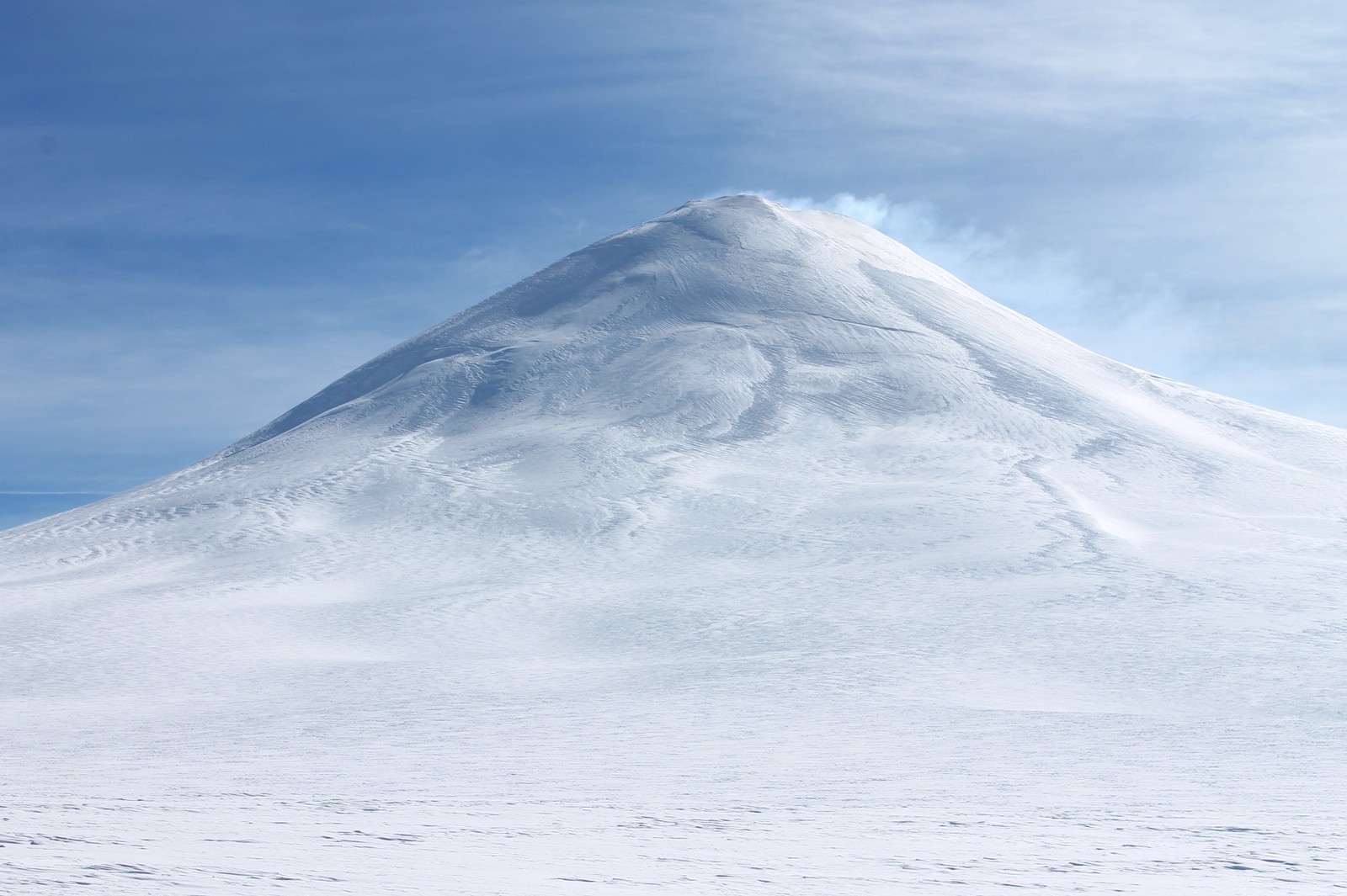 stratovolcano, mountain, volcanic landform, summit, shield volcano wallpaper