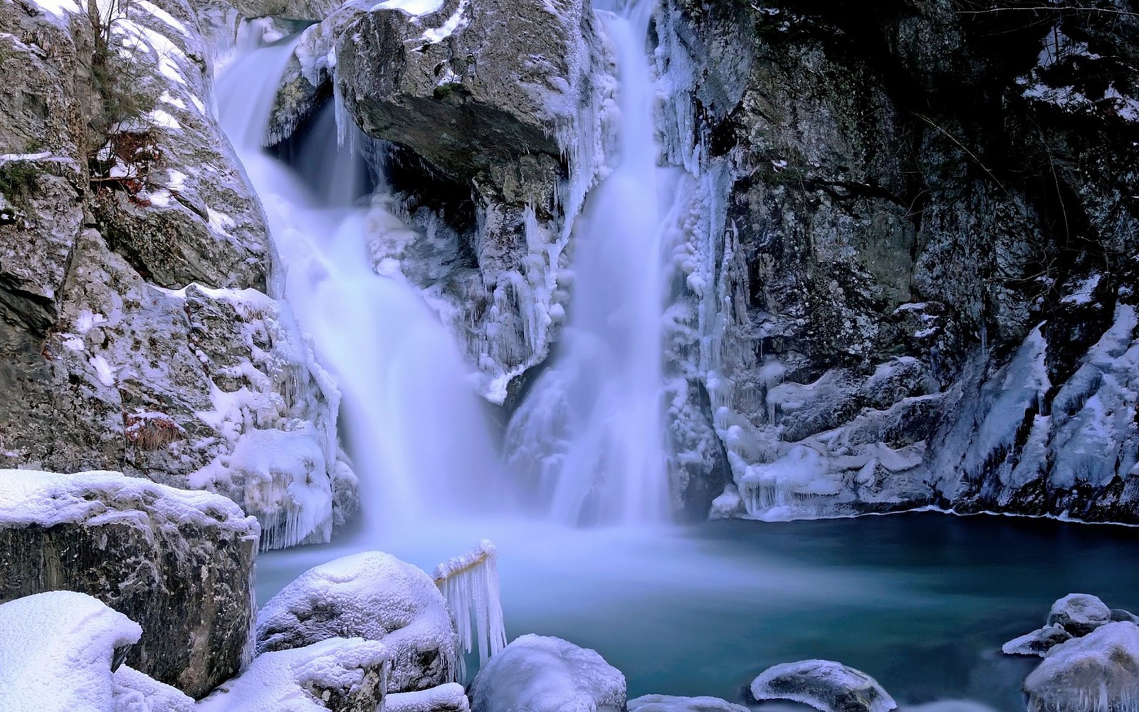 Arafed waterfall in the middle of a snowy mountain with ice on the ground (winter, snow, waterfall, body of water, nature)