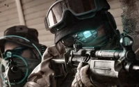 Hochtechnologische Soldaten in taktischer Ausrüstung bereiten sich auf den Einsatz in einem Mehrspieler-Shooter-Spiel vor.