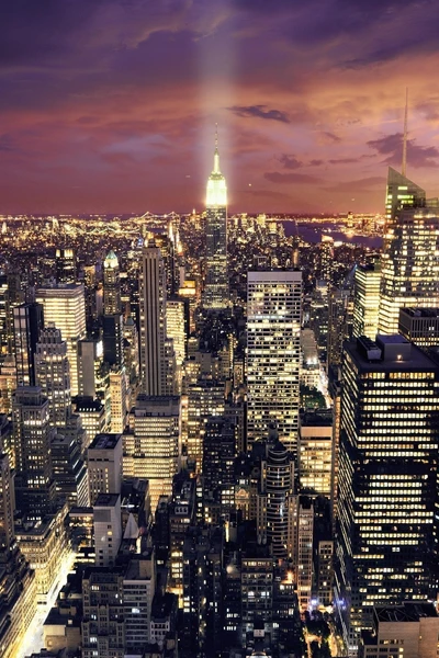 Paysage nocturne radieux de New York avec l'Empire State Building