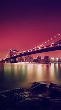 Serenidade do crepúsculo sobre a ponte de Manhattan