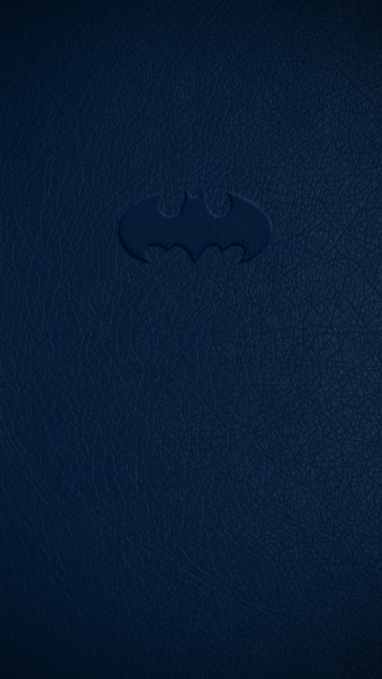 Logo de batman sobre un fondo de cuero azul (murciélago, batman, diseño, joker, cuero)