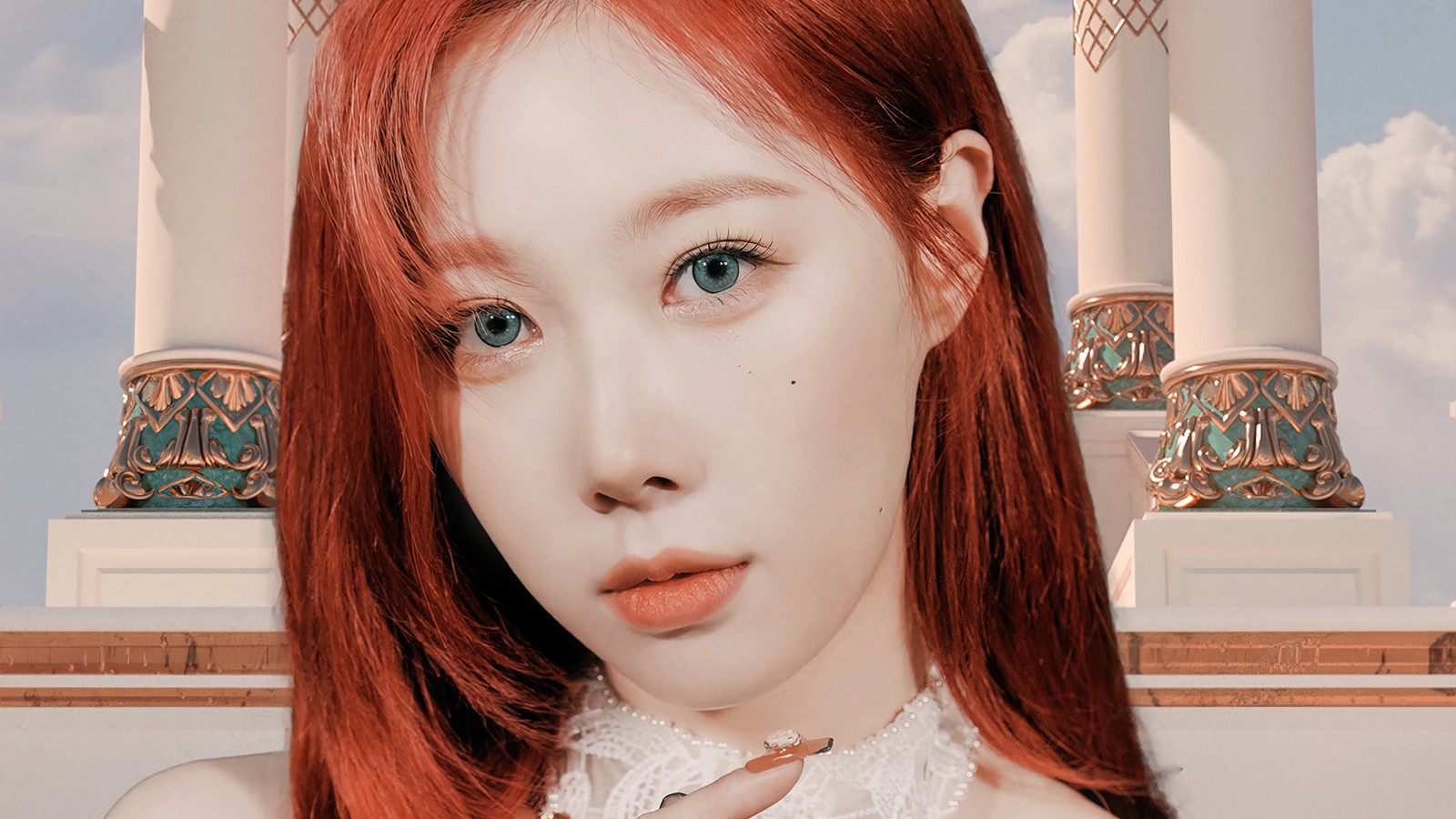 Um close de uma mulher com cabelo vermelho e um vestido branco (apanhador de sonhos, dreamcatcher, coreano, grupo feminino, k pop)