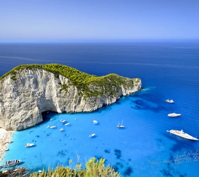 Águas turquesas e falésias cênicas de Zakynthos, Grécia