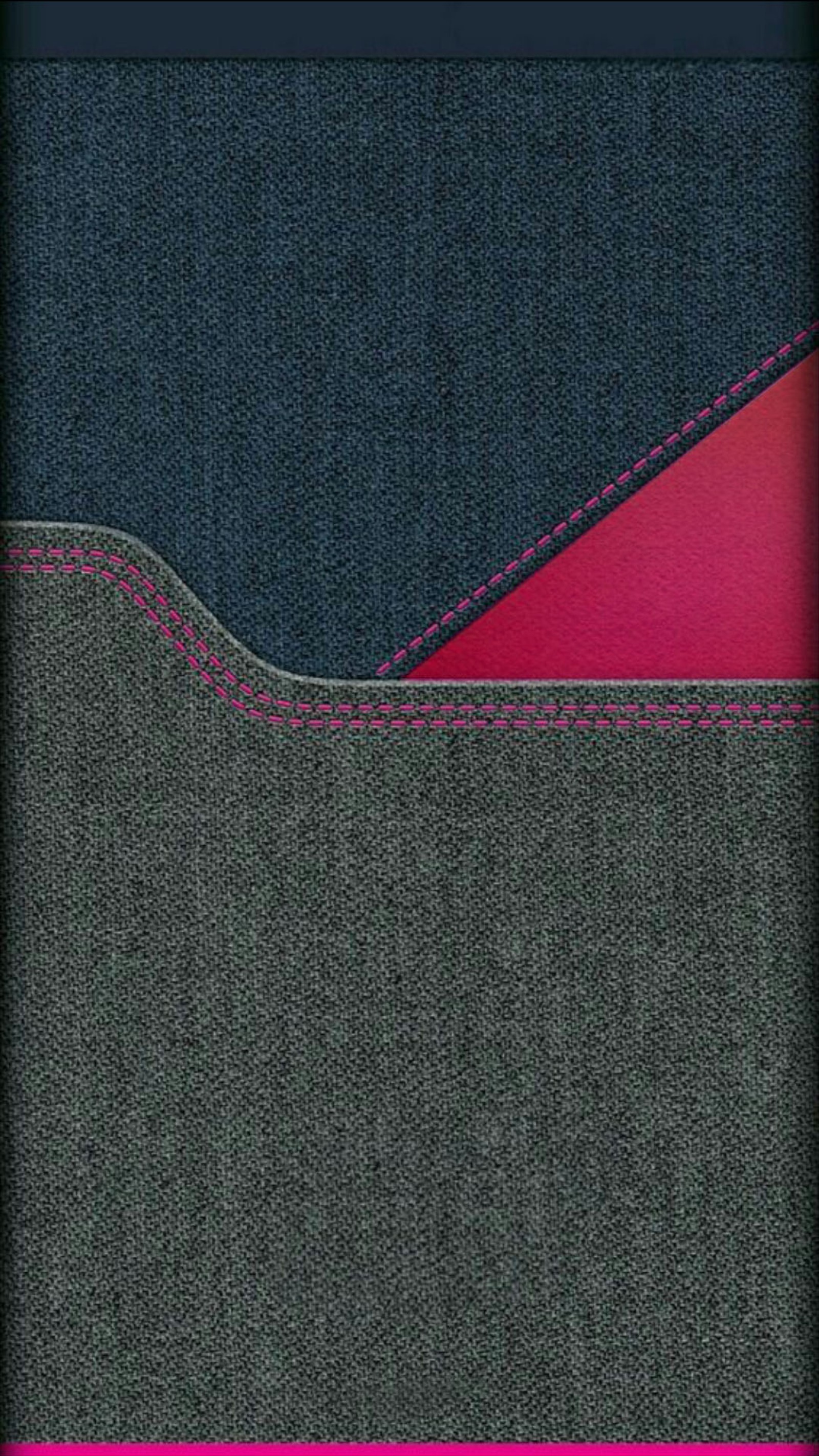 Un gros plan d'un téléphone portable avec une couverture rose et bleue (arrière plan, design, jeans)