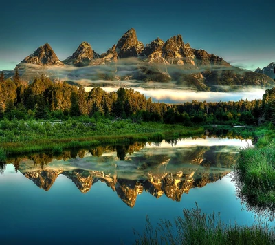 Montanhas majestosas refletindo em águas serenas ao amanhecer