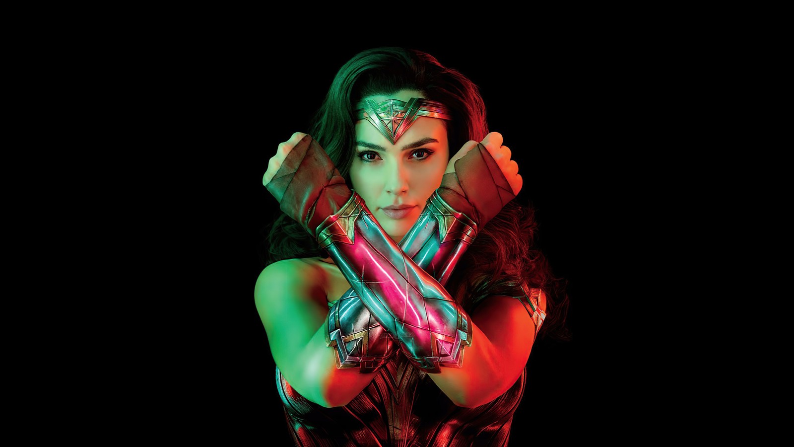 A close up of a woman in a costume holding a pair of scissors (wonder woman 1984, amoled, gal gadot, dc comics, 2020 movies)