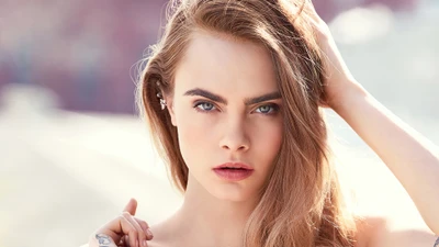 Cara Delevingne : Beauté Frappante dans une Séance Photo de Mode